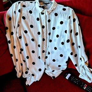 Forever21 white buttoned down long sleeve blouse with large black polka-dots GUC